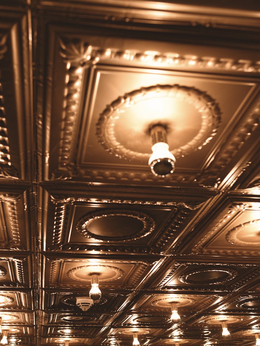 Detail der kunstvoll beleuchteten Decke im Franks Club im Andreas Quartier Düsseldorf, dem exklusiven Nachtclub des Hotel The Wellem.