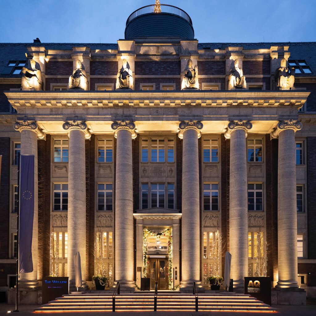 Instagram post from thewellem. This post is in position 0.